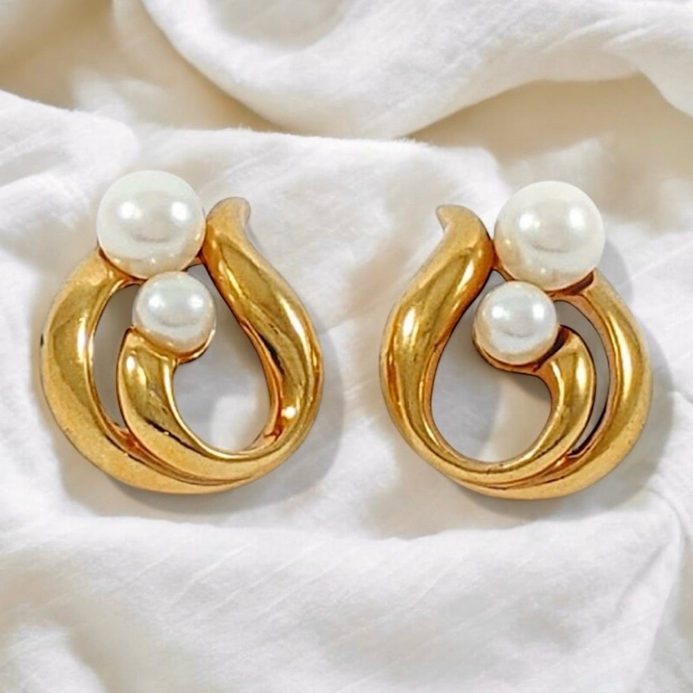 Vintage Retro Avon Faux Pearl Gold Mid-Century Modern Living Flame Stud Earrings